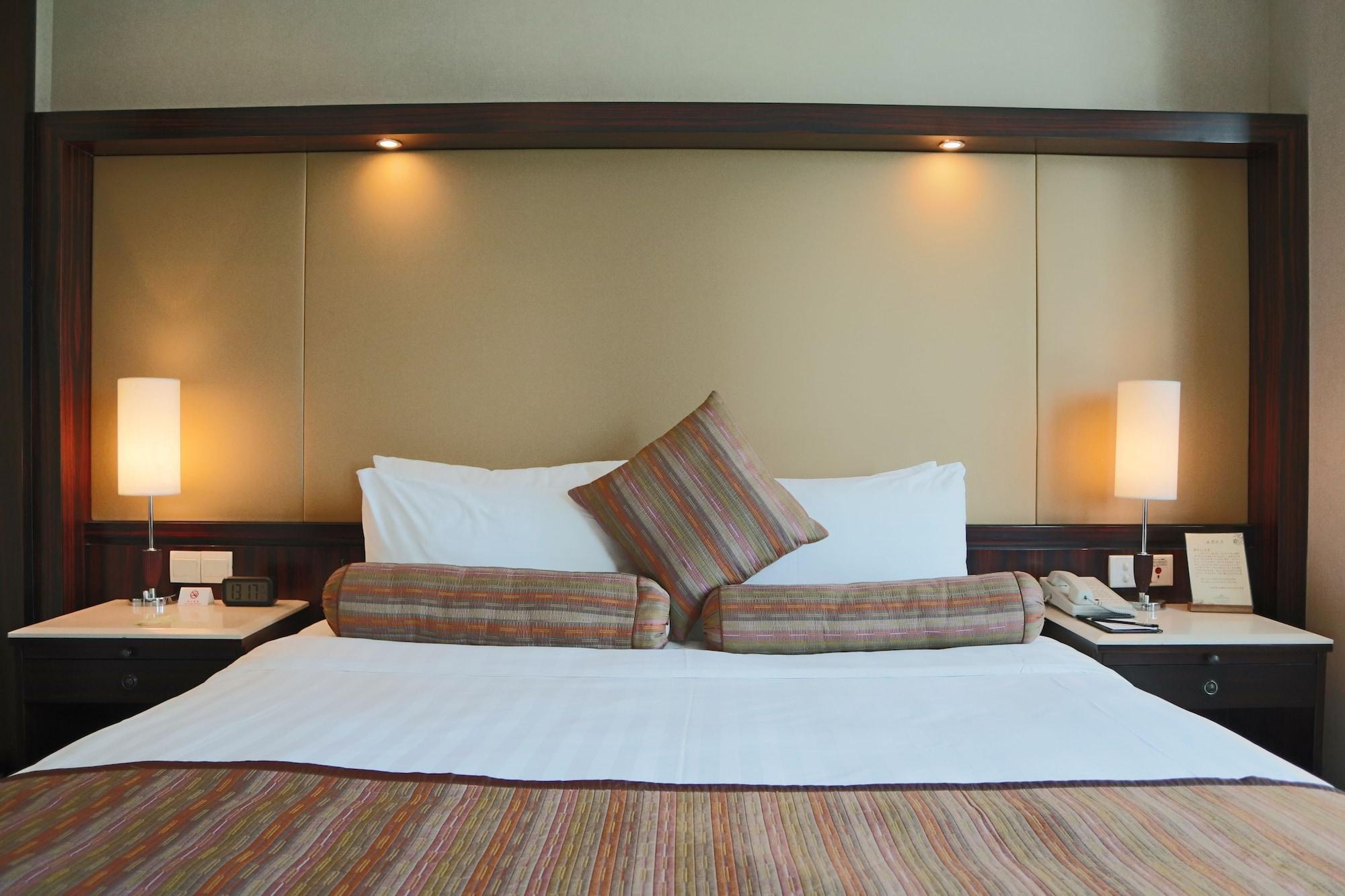 Howard Johnson Huaihai Hotel