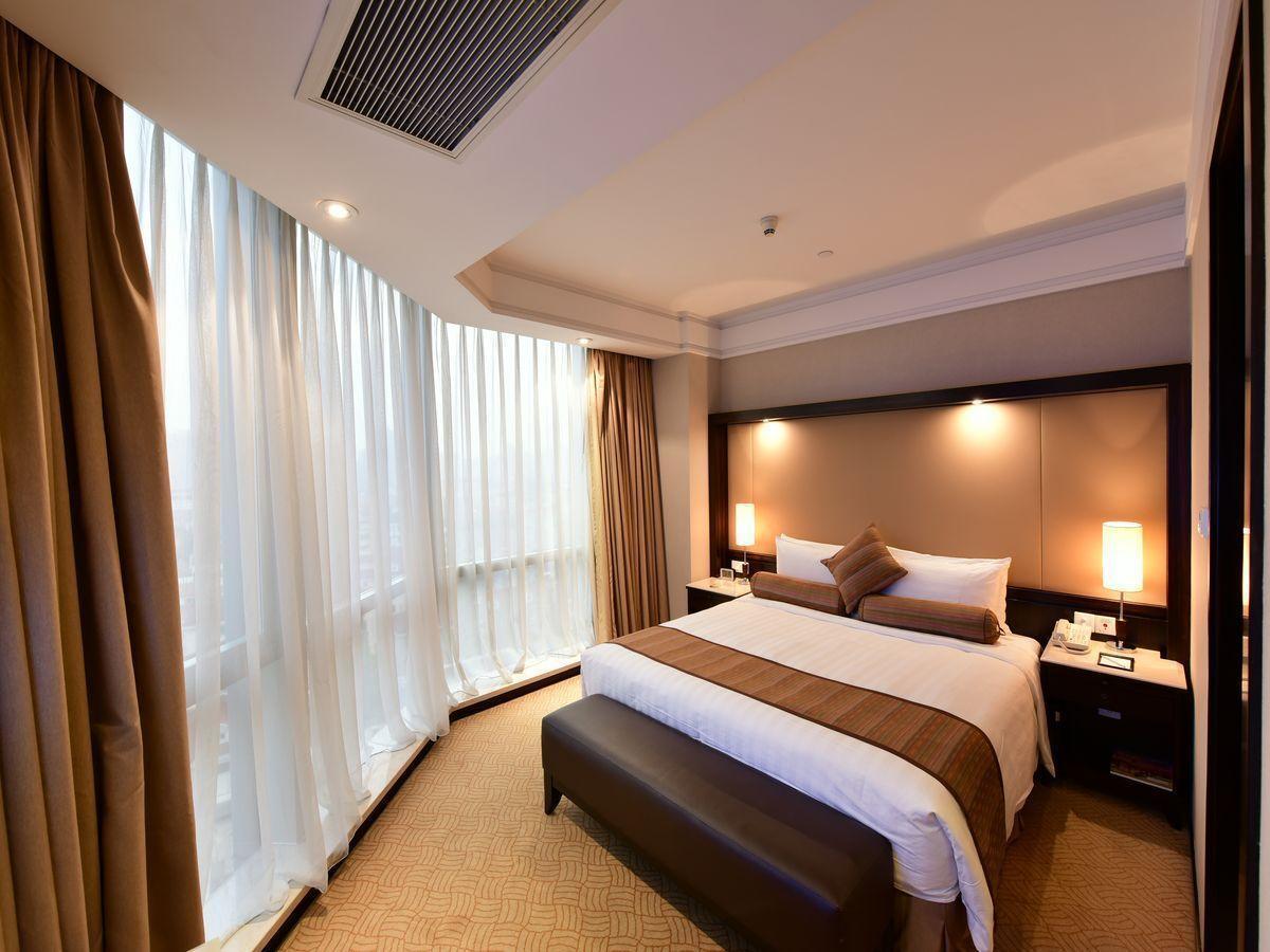 Howard Johnson Huaihai Shanghai