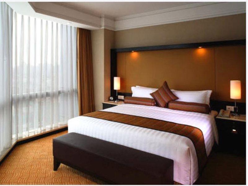 Hotel Howard Johnson Huaihai 5*
