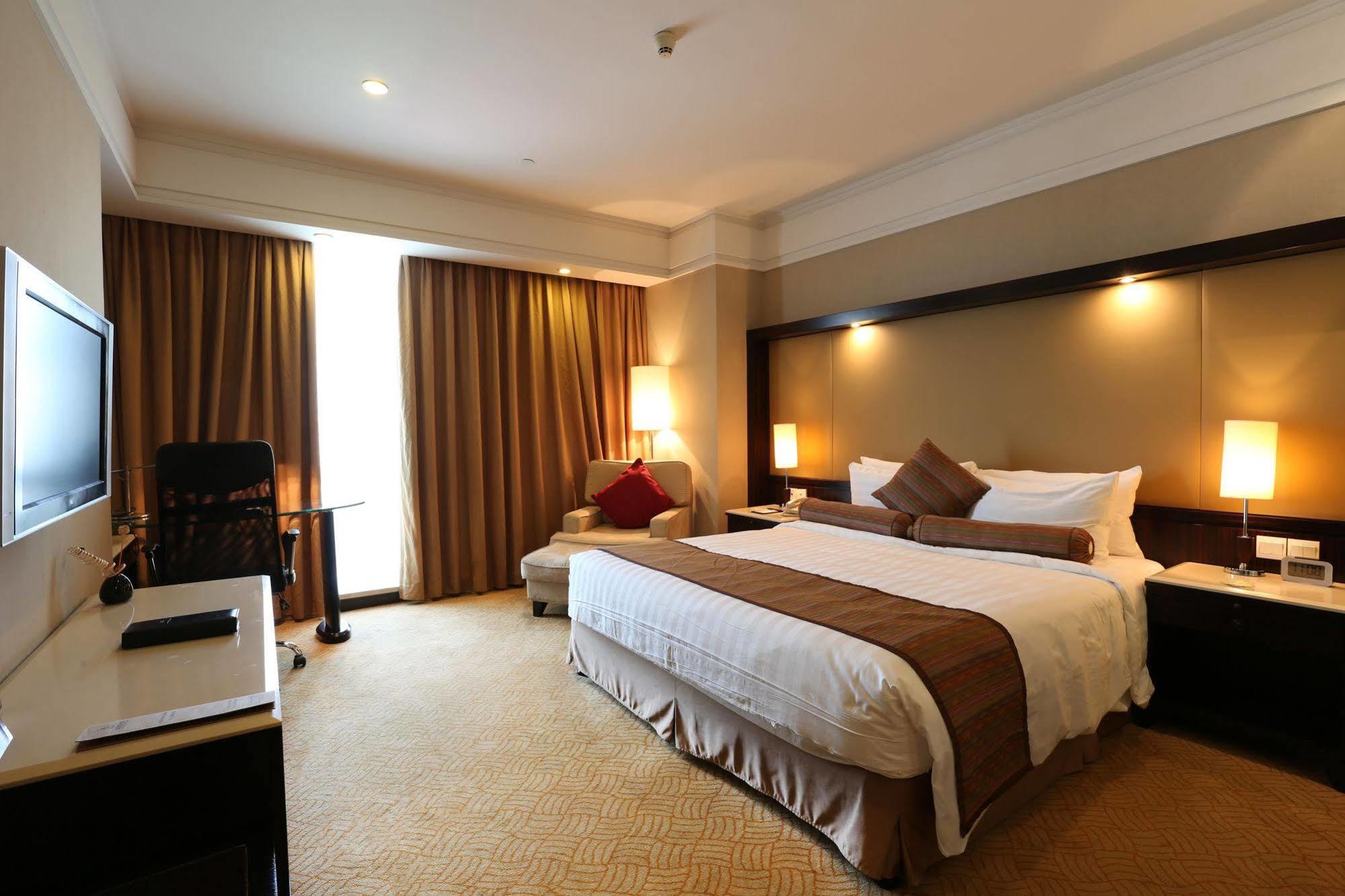 Howard Johnson Huaihai 5* Shanghai