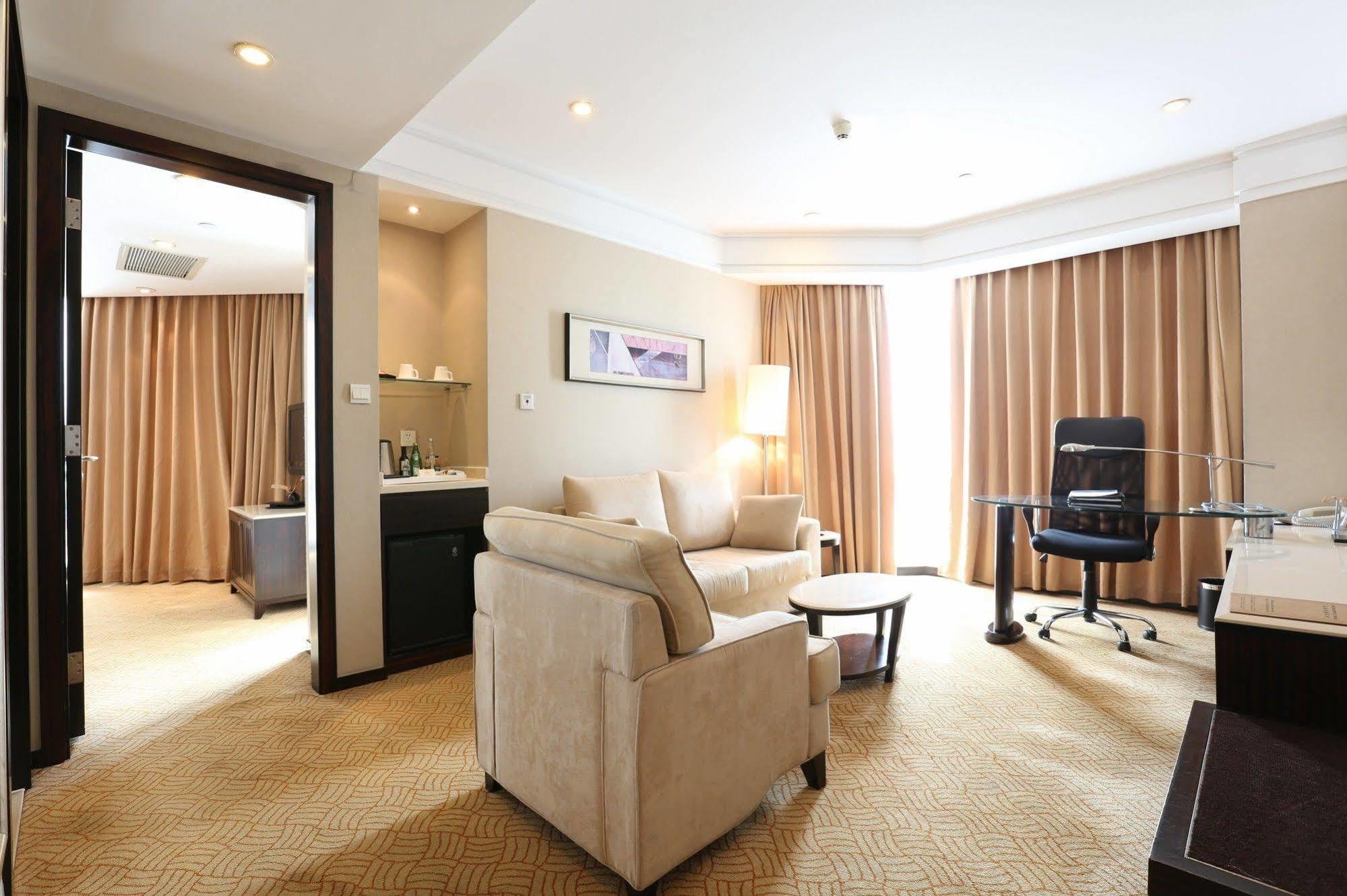 Hotel Howard Johnson Huaihai Shanghai
