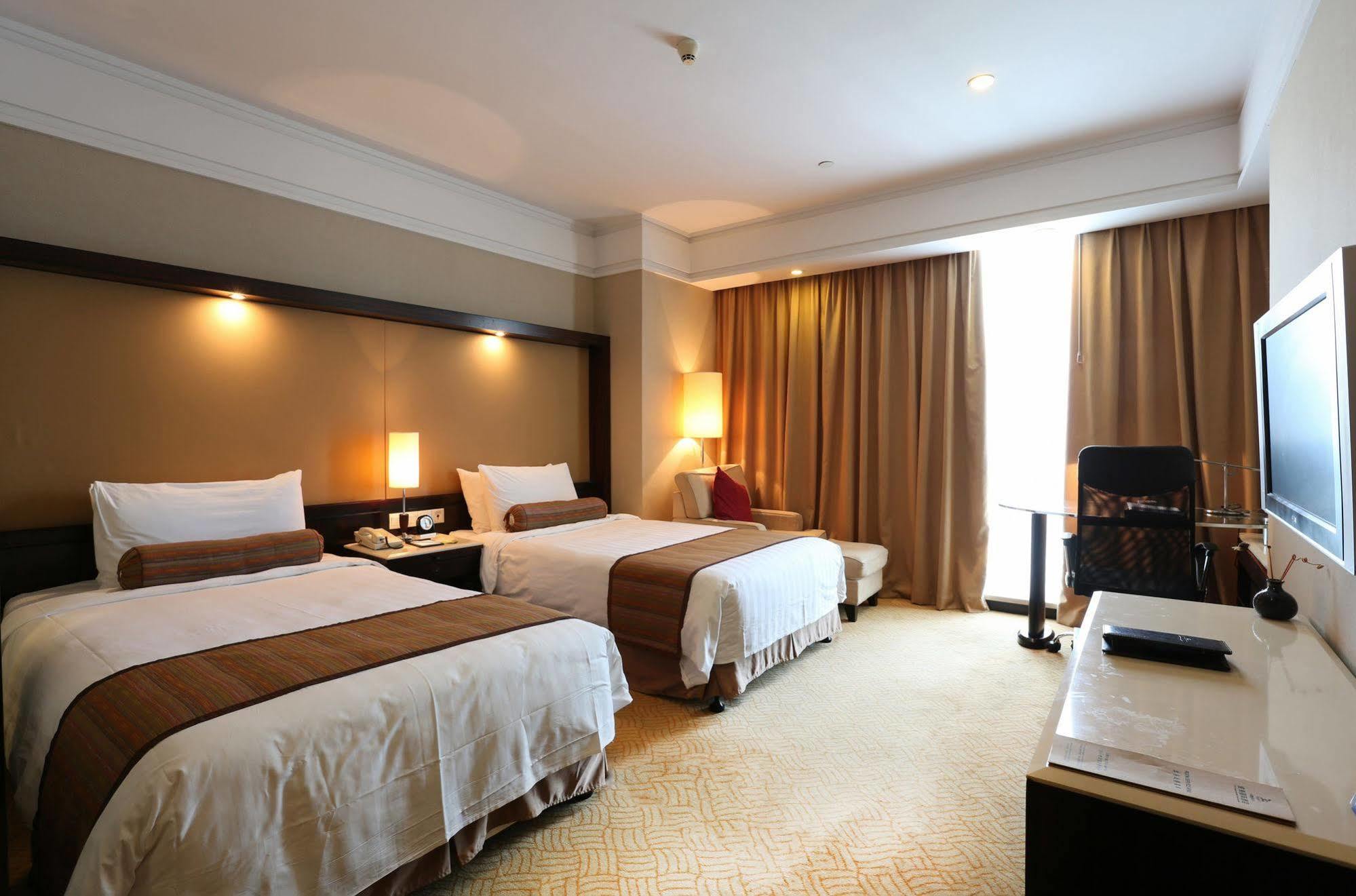 Hotel Howard Johnson Huaihai Shanghai