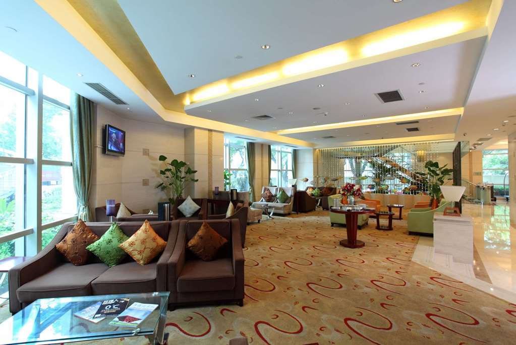 Howard Johnson Huaihai Hotel